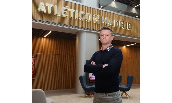 Imagen de Exalumno del Vicuña Daniel Gónzalez entrenador del primer equipo femenino del Atlético de Madrid 